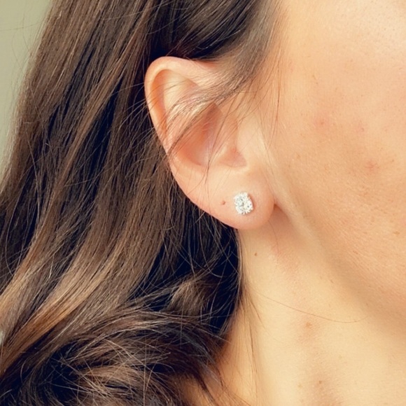 Sterling Silver 1/2 c.t. Stud Earrings - Picture 13 of 16